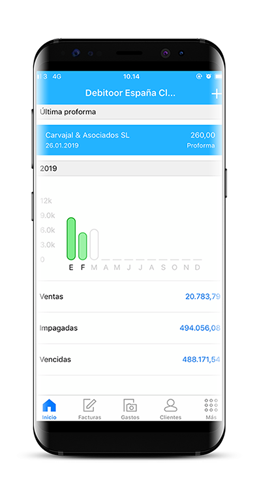 Móvil Android con la app de facturación de Debitoor